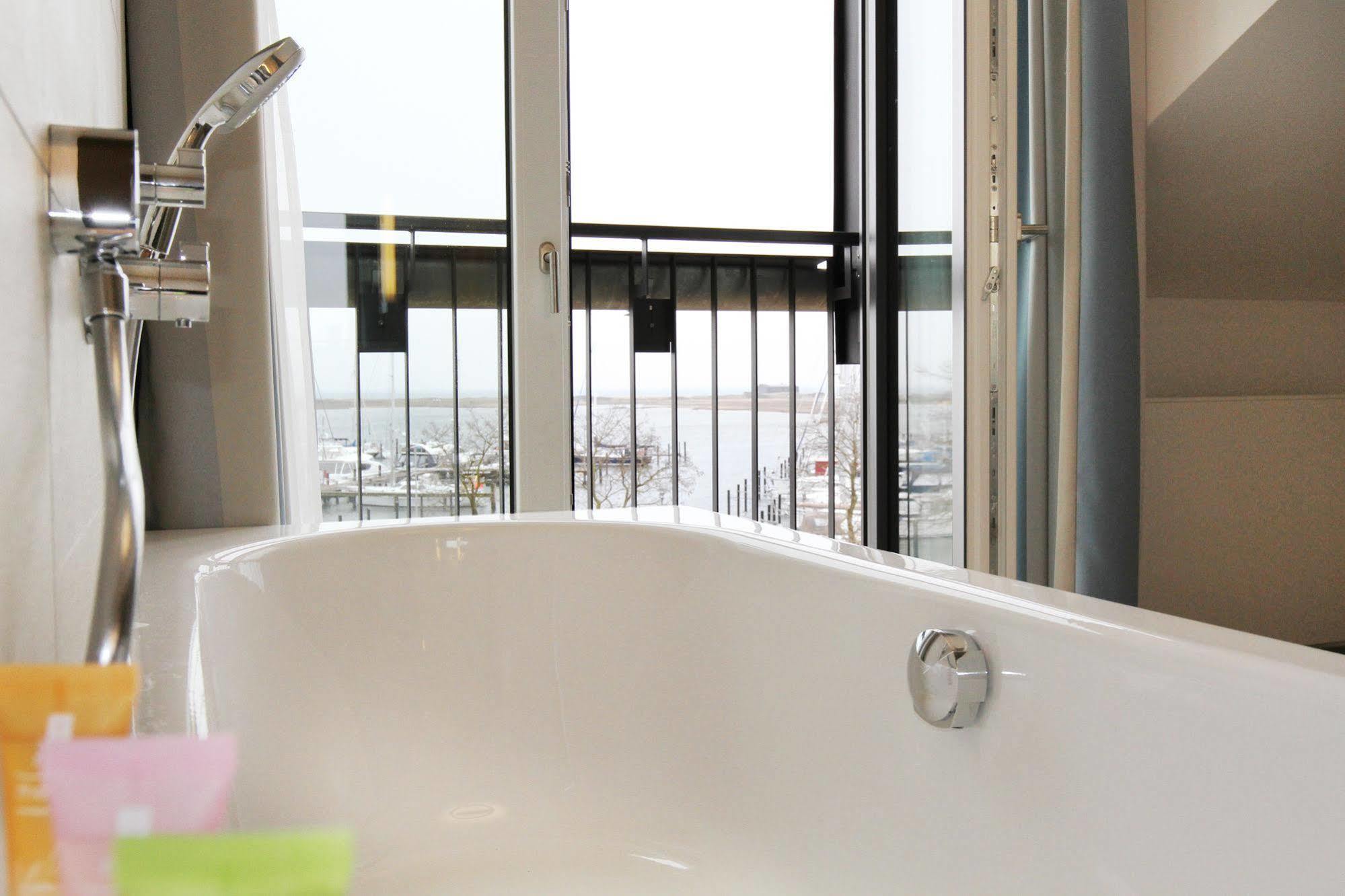 Hafenhotel Meereszeiten هايليغنهافن المظهر الخارجي الصورة