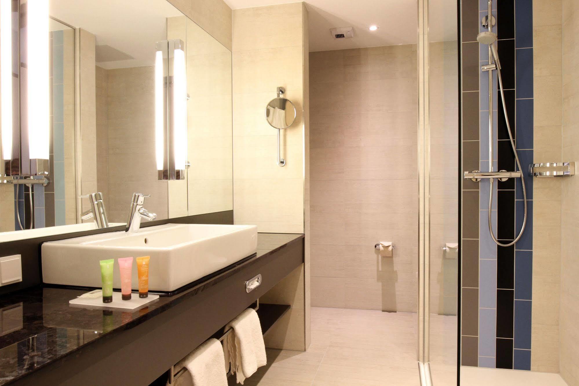 Hafenhotel Meereszeiten هايليغنهافن المظهر الخارجي الصورة
